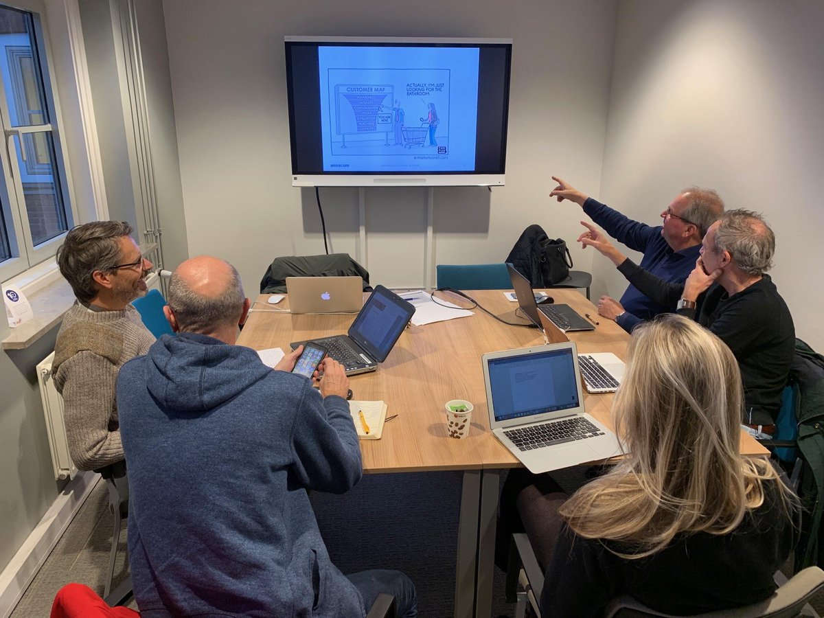 De experts van de leergang 'Digitale marketing' zijn druk in voorbereiding! In 6 dagen leer je de fijne kneepjes van digitale marketing. Heb je marketing doelen gesteld en hoe ga je deze meten? lnkd.in/ex8fCKX
#digital #marketing #seo #sea #fake #crm #customer #loyalty