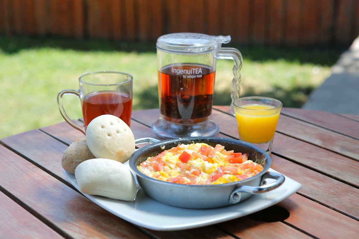 Una imágen vale más que mil palabras.
Ven a nuestra terraza a tomar desayuno con nosotros y disfruta todo el sabor que hemos preparado para ti. 
Abrimos a las 7:30 de la mañana
🥑🍊🍞🥐🧀🥪🍪🍰🥧