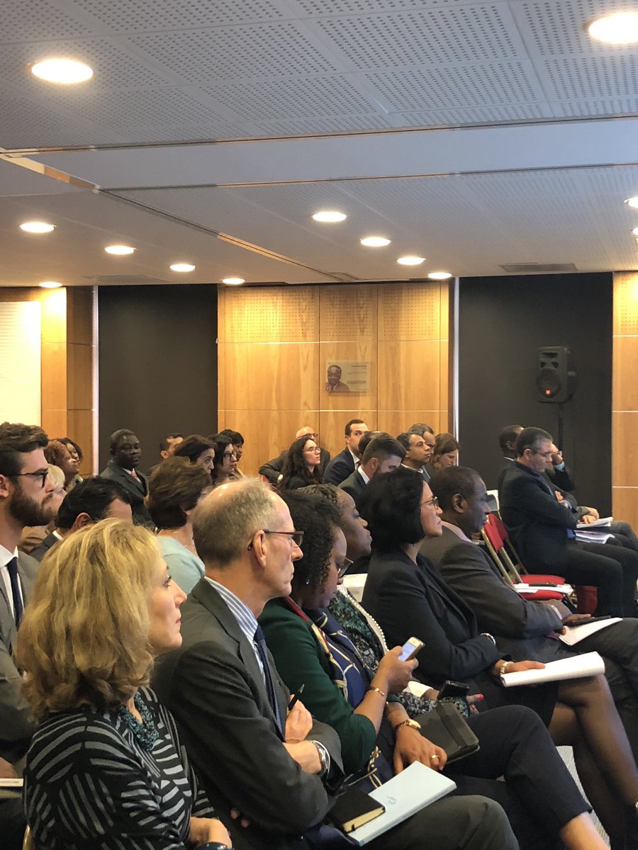 .@OIFfrancophonie présentation ce matin du rapport sur la situation économique en #Afrique et le rapport 2018 sur la #Francophonie #numérique au siège de #OIF #Paris en présence de Adama Ouane, Administrateur de l’OIF et nombreux invités et intervenants.