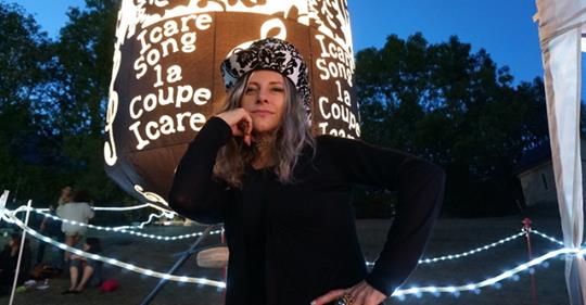 InfoGroupe's tweet image. C&apos;est en 2009 que le projet Marianic voit le jour. La chanteuse grenobloise sort un premier album &apos;Dans ma love song&apos; en collaboration avec Maurice Tragni : dix titres en français, plutôt rock, aux accents parfois slam-hip-hop. marianic.com #marianic #chanteuse #rock