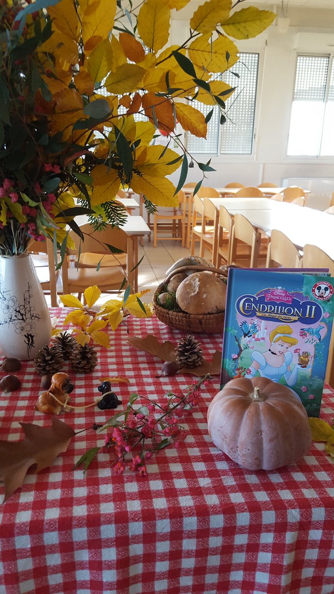 GestionLycee's tweet photo. Ce midi nous invitons nos élèves à partager un moment magique... Menu sur la thématique des contes @LP_Chabanne @NvelleAquitaine #garp https://t.co/OfOBIS59Af