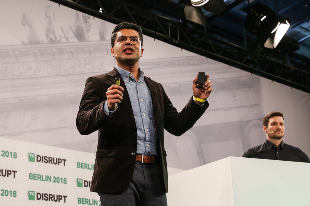 TechCrunch's tweet photo. V2X Network gives developers the keys to in-vehicle data https://t.co/9uFbQcVNFG by @kirstenkorosec https://t.co/dBVog3DwSQ