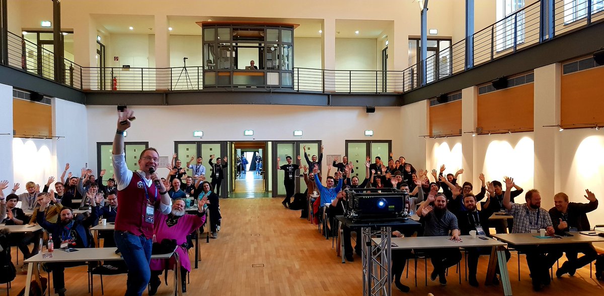 Stream_Con's tweet image. Es kann losgehen!🚀 Stephan Reichart hat soeben die #StreamCon eröffnet! Leider fehlt Fabian @Siegismund, dem wir an dieser Stelle eine gute Besserung wünschen!