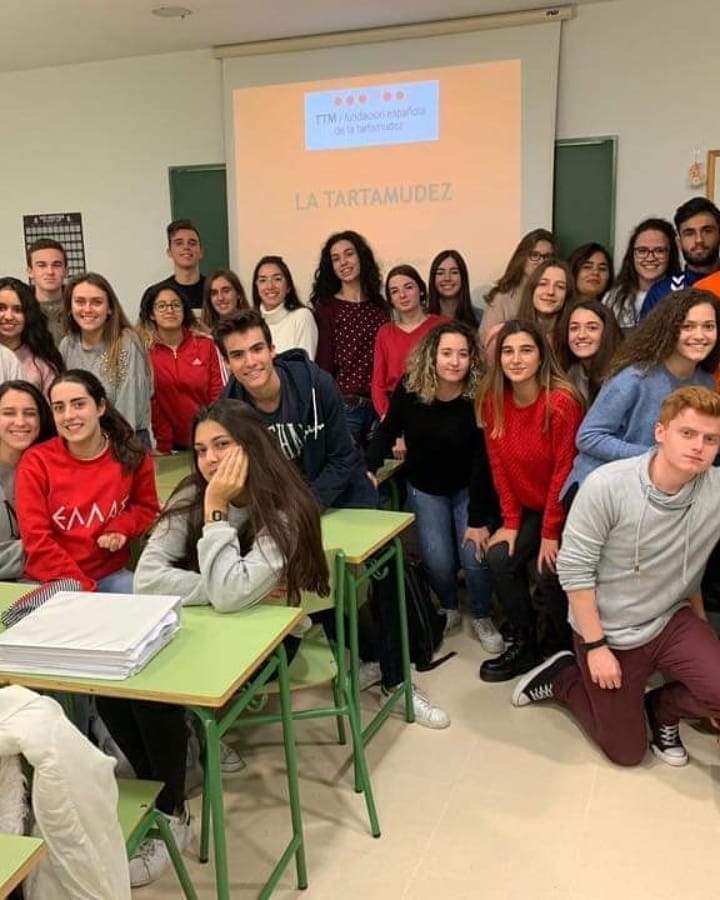 Fundacion_TTM's tweet photo. En #Talavera se habla de #tartamudez Alejandro Rocha vuelve a las aulas para contarles su experiencia a los alumnos de Psicología de 2º de Bachillerato en el #IESPadreJuandeMariana #NormalizaTTM #DéjameTerminar #Escúchame #YoTartamudeoYQué #SomosFundaciónTTM #JuntosMejor 👏👏👏 https://t.co/26GLeQNwax