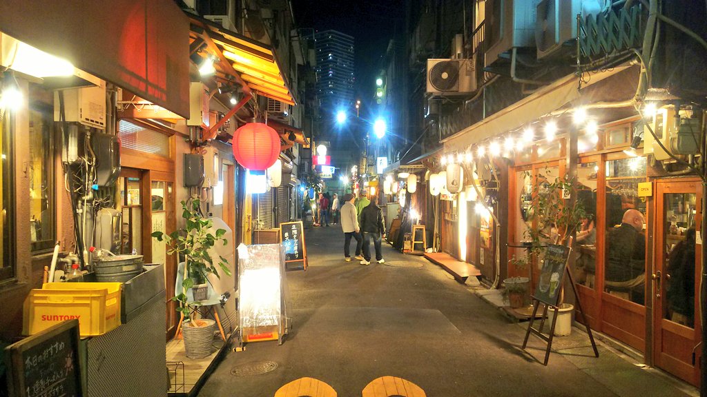 けんたろう 広島駅のエキニシで晩御飯 寂れた場末の飲み屋街 だったのが ここ数年若い店主に解放されて復活したエリアで 長く広島を離れていた人がここを訪れると変貌に驚くと思います 大阪人の私にとっては天満や福島を思い出す面白さがあります