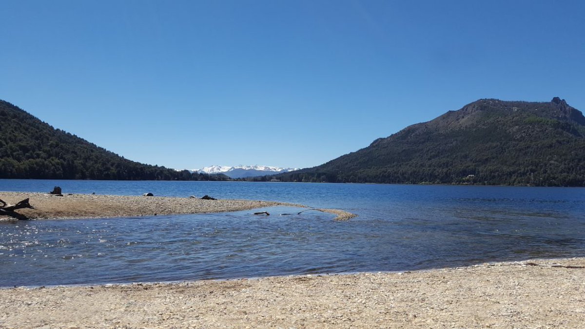cecisolis55's tweet photo. Españoles: es posible vivir el #VeranoEnEnero. Descubre las #PlayasDeBariloche de sus lagos en la #Patagonia_Argentina. @HotelAntuKuyen es una excelente opción. Desayuno casero. “Excelente relación calidad/precio”, según la opinión de los huéspedes. https://t.co/NNJFuO3pS3 https://t.co/7a8xHOxcRX