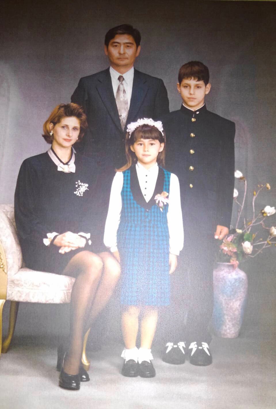 ダレノガレ明美 昔の写真集めていたら 両親と兄との お母さんとお父さん 若い T Co C4enau6fvw Twitter