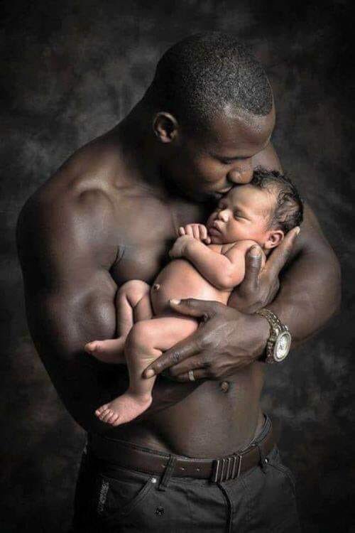 Ci serve tanto amore per esprimere l’essenziale.
Ci servono gesti,
Per renderlo reale.