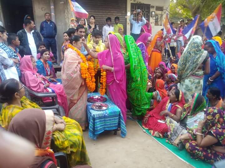 Ramjilaldudunic's tweet photo. श्रीमती पुष्पा तिवाडी ने जेडीए कॉलोनी में भारत वाहिनी पार्टी के कार्यालय का ��द्घाटन किया।
स्थानीय निवासियों के साथ किया जनसंपर्क मिला भरपूर समर्थ। https://t.co/hAw0D2Ing9