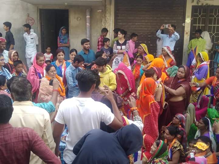 Ramjilaldudunic's tweet photo. श्रीमती पुष्पा तिवाडी ने जेडीए कॉलोनी में भारत वाहिनी पार्टी के कार्यालय का ��द्घाटन किया।
स्थानीय निवासियों के साथ किया जनसंपर्क मिला भरपूर समर्थ। https://t.co/hAw0D2Ing9