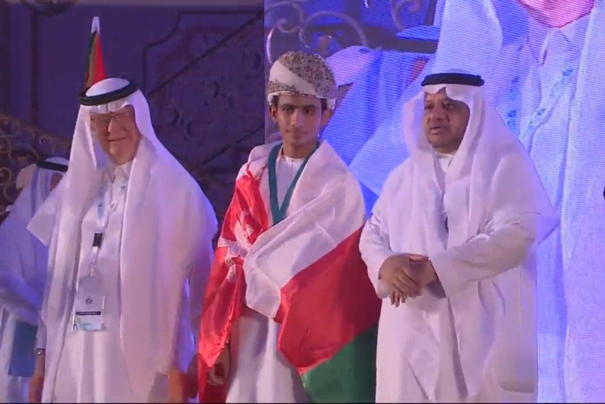 الطالب الخليل بن أحمد الحبسي من مدرسة المهنا بن جيفر للتعليم الأساسي بتعليمية شمال الشرقية يحصد على الميدالية البرونزية في أولمبياد الرياضيات العربي الأول الذي تستضيفه المملكة العربية السعودية.
#أول_عُماني