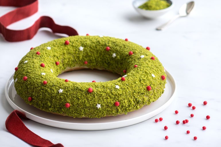 empreintesucree's tweet photo. En attendant les bûches, je vous propose cette semaine une recette de cake amandes et cerises sous la forme d'une jolie couronne de Noël 🎅🍒🎄
La recette :  https://t.co/t9rJgrwS3a https://t.co/q6bOaU0WSy