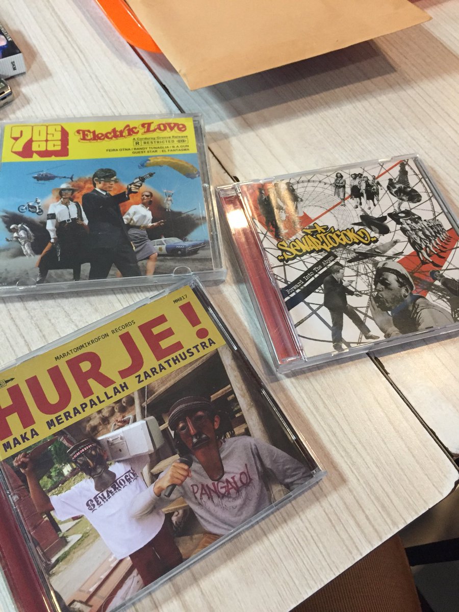 70soc_'s tweet photo. Ngopi sore dengan Senartogok sambil tukar guling. Kolaborasi funk &amp; rap? Hmm. https://t.co/H0gWJsJLLt