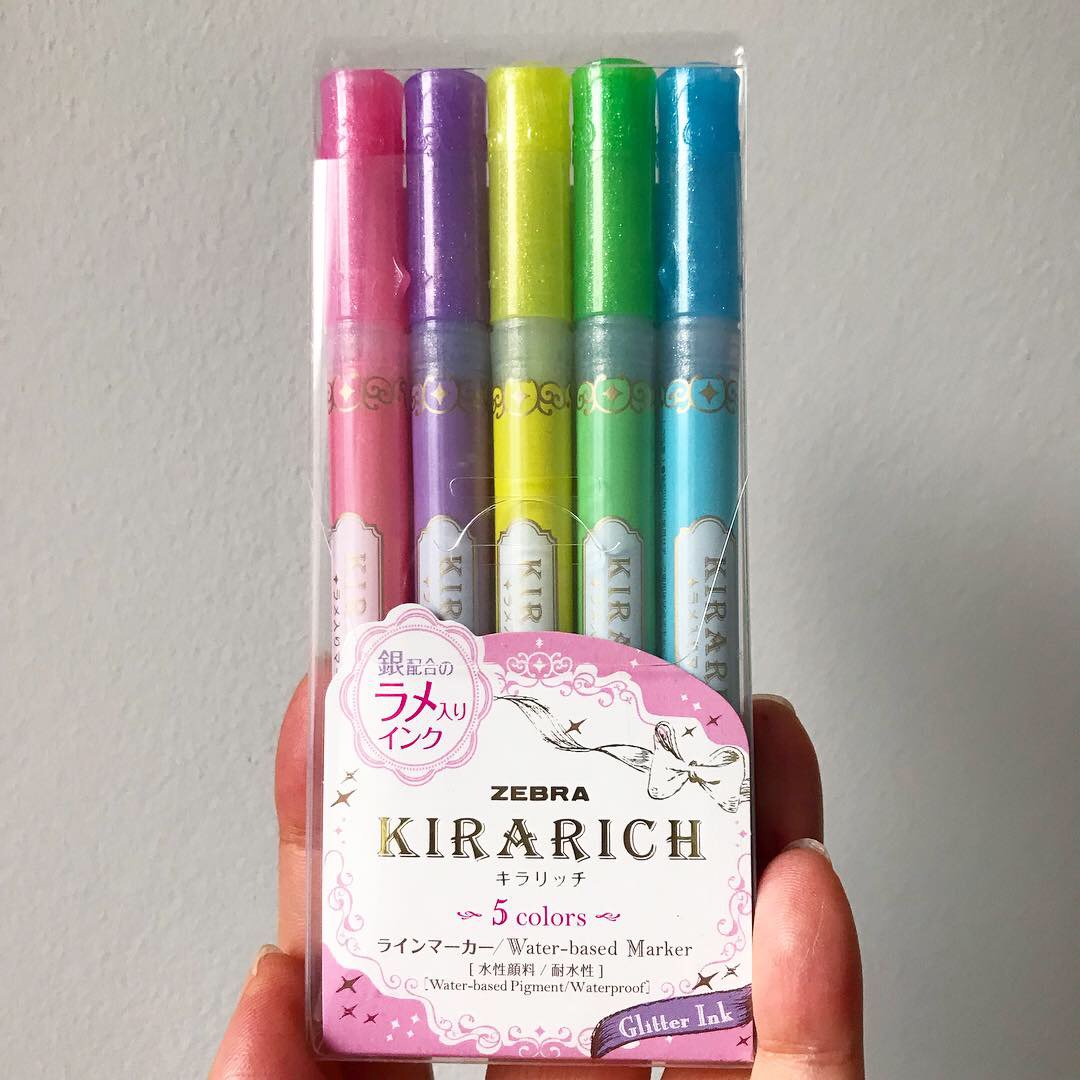 2loveandmonkeys's tweet photo. #sparklesunday #giveaway!  Fancy a set of these gorgeous glittery highlighters? (yes they really are a thing!) Then mosey over to my blog for the nitty gritty. https://t.co/5GKxHOjQYV  #stationeryjunkie #penaddict #colourcoding #hobonichi #planneraddict https://t.co/Km7QuXHamk