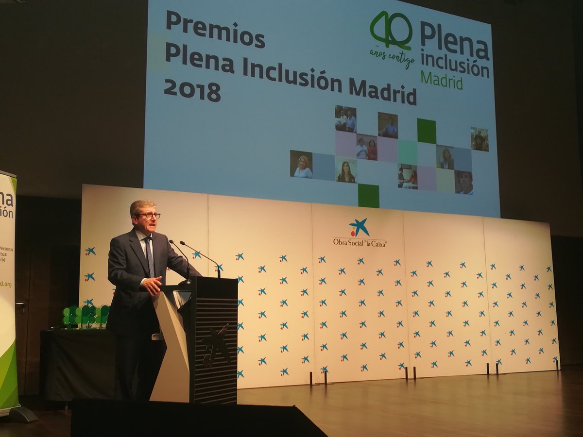 PlenaMadrid's tweet photo. Hace 40 años comenzamos nuestro camino. Siempre bien acompañados. Y ese es también el sentido de los premios que entregamos hoy. El trabajo conjunto por la inclusión. #contigocontamos https://t.co/Mz80tuTKy1
