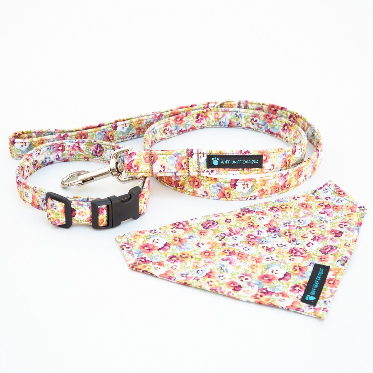 Blossom the Border Collie looks very pretty in her Vintage Pansy collar and bandana - thank you for shopping with us and for sharing! Available in various sizes and a made to measure option too, grab your woofer one from our online shop here: ow.ly/SUAA30mMOp3