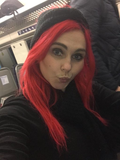 Bored on the train. Dressed for winter https://t.co/NYG1ZyU2Yn