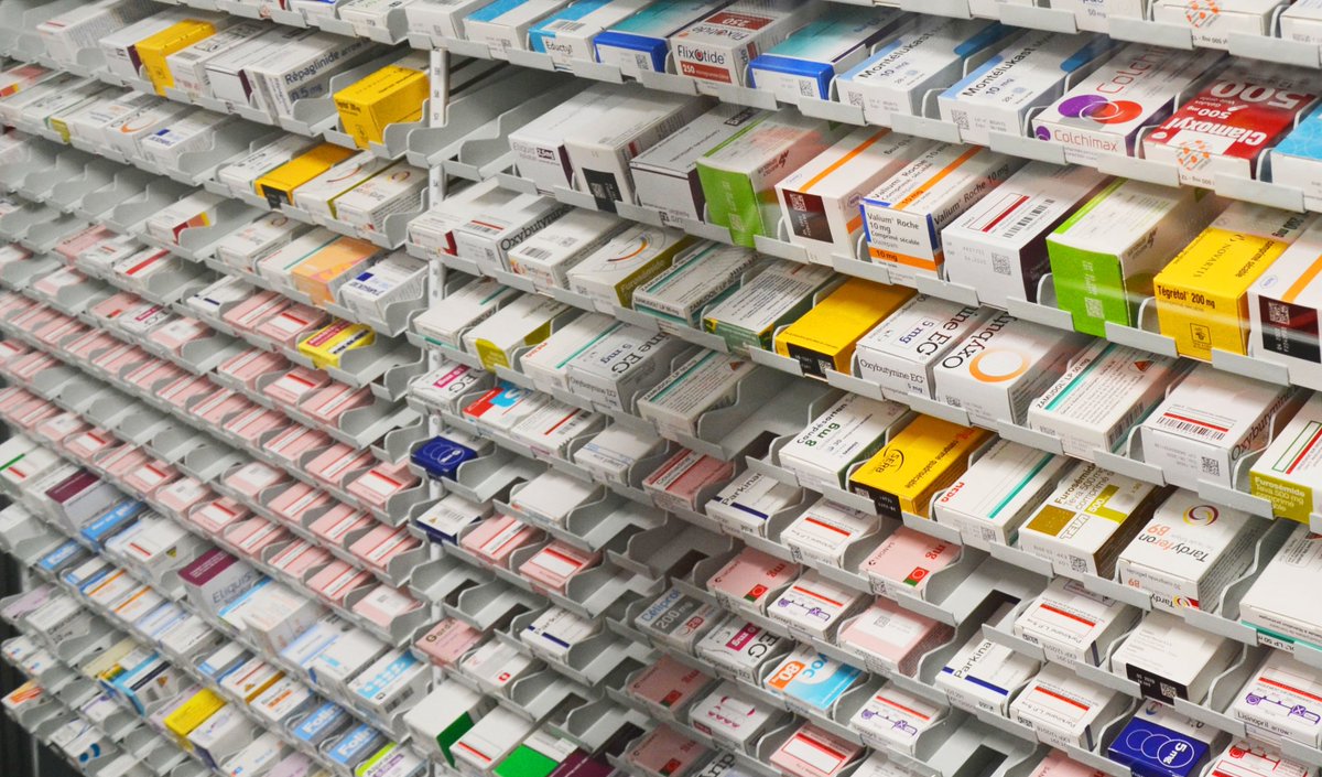 CHUnantes's tweet photo. Semaine sécurité patient. Le centre régional de #pharmacovigilance de Nantes souhaite explorer la connaissance qu'ont les patients sur la sécurité des #médicaments 💊grâce à un questionnaire en ligne: https://t.co/V88bMe8jAj. À diffuser largement ! https://t.co/quWhwsOn1F