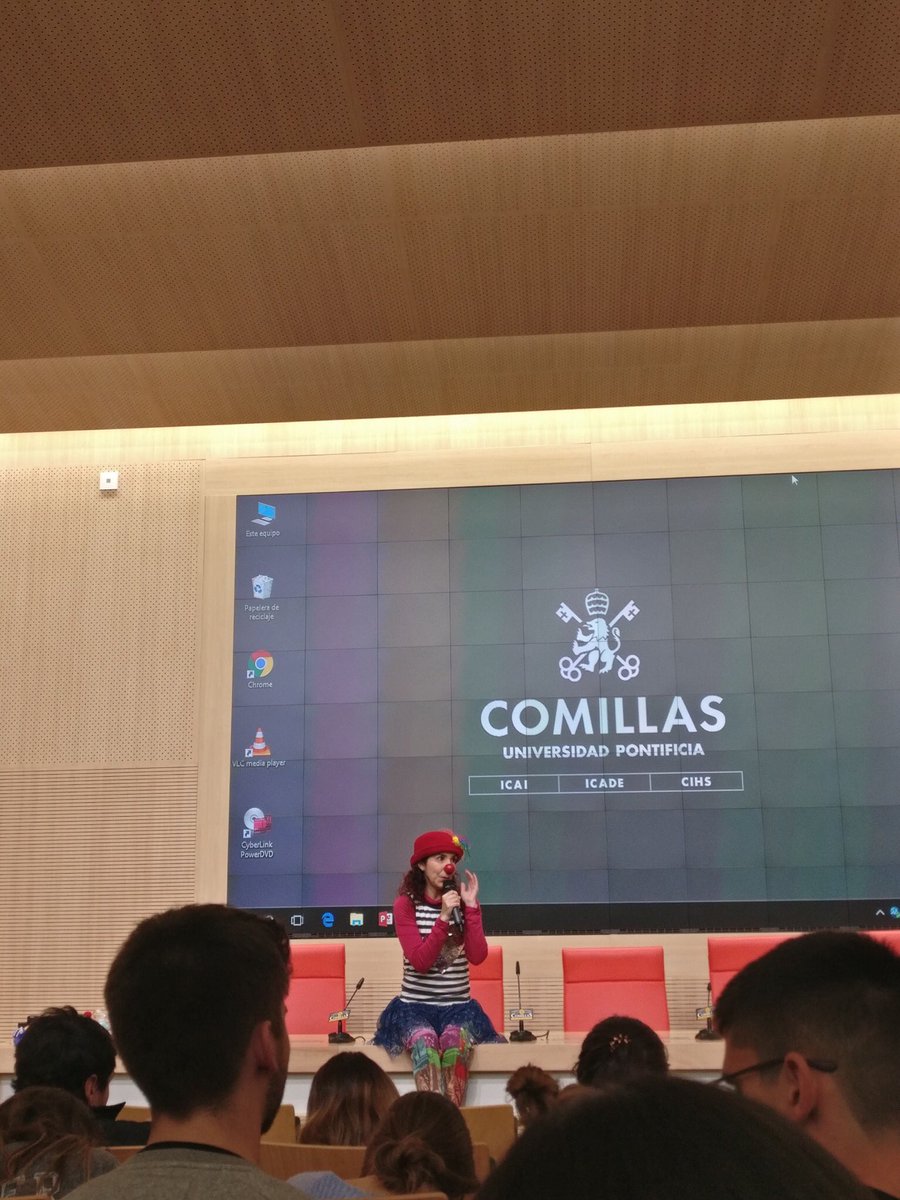 teresagl96's tweet photo. Un auténtico placer escuchar a Verónica en la @UCOMILLAS y conocer la inmensa labor de @saniclown y la atención a niños hospitalizados. Gracias por hablarnos desde el corazón y transmitirnos la importancia de educar en la confianza. https://t.co/OQXXK6YyEf