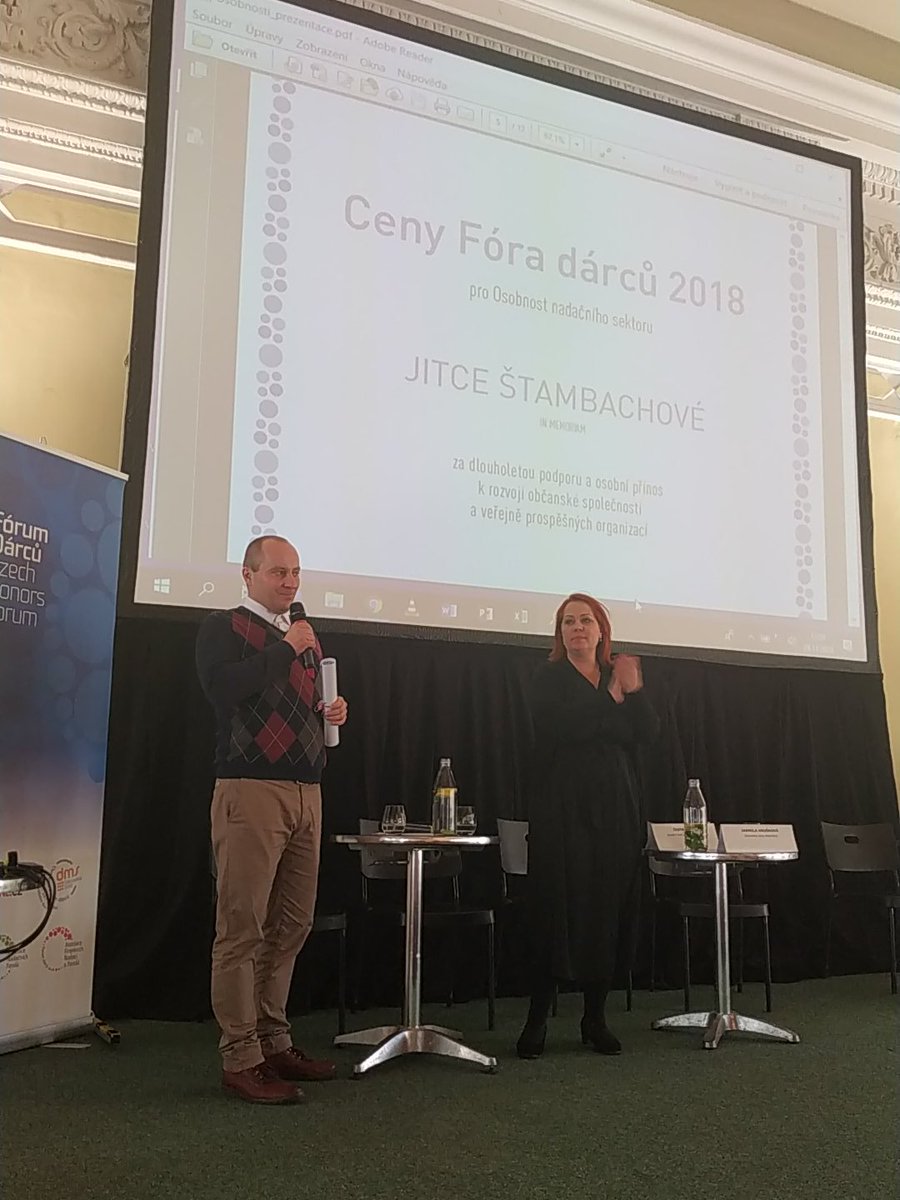 Forumdarcu's tweet photo. Porota Fóra dárců vybrala osobnosti nadačního sektoru. Ze všech nominovaných ocenila Boženu Jirků z Nadace Charty 77, Hanu Šilhánovou z Nadace rozvoje občanské společnosti, kardiologa Josefa Kautznera a in memoriam Jitku Štambachovou a Ladislava Čerycha. https://t.co/xeRyIPsZrE
