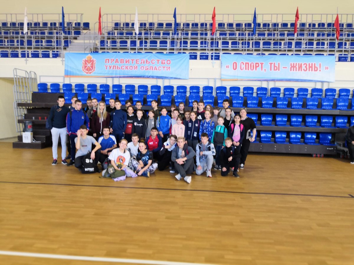 Venevmolodezh1's tweet photo. 29 ноября В ФОК г. ВЕНЕВА прошло мероприятия  по выполнению нормативов (испытаний) тестов ВФСК "Готов к труду и обороне" (ГТО). Приняло участие более 180 учащихся района. https://t.co/UJzYpuWCdh