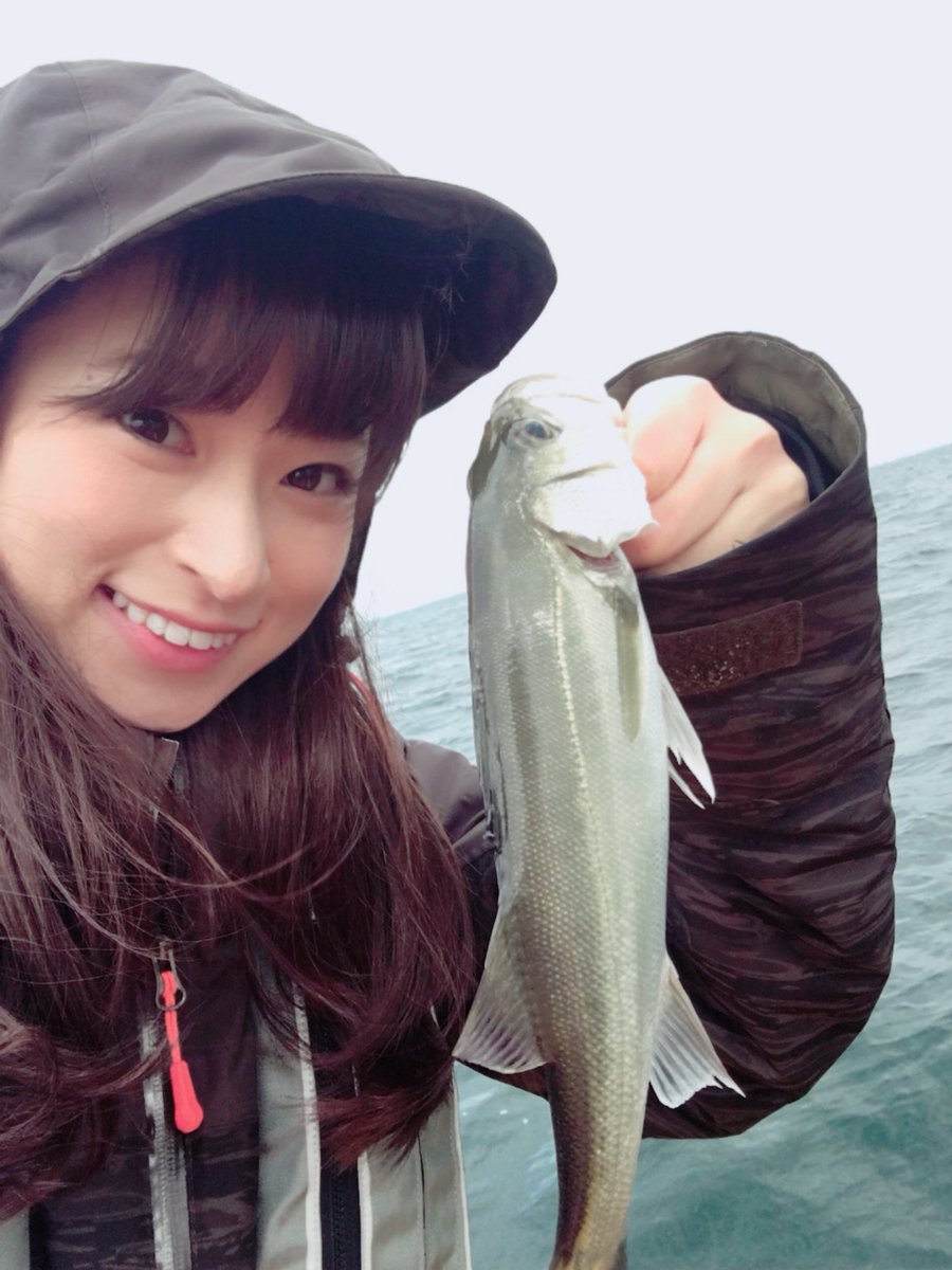 荒井沙織 先日 生粋の釣りガール 冨士木耶奈ちゃんと一緒に プライベートで東京湾のシーバスジギングに行ってきました かわいいシーバスさんに遊んでもらえて とっても楽しかったです 釣り 日テレプラス ガールズフィッシンググランプリ 荒井