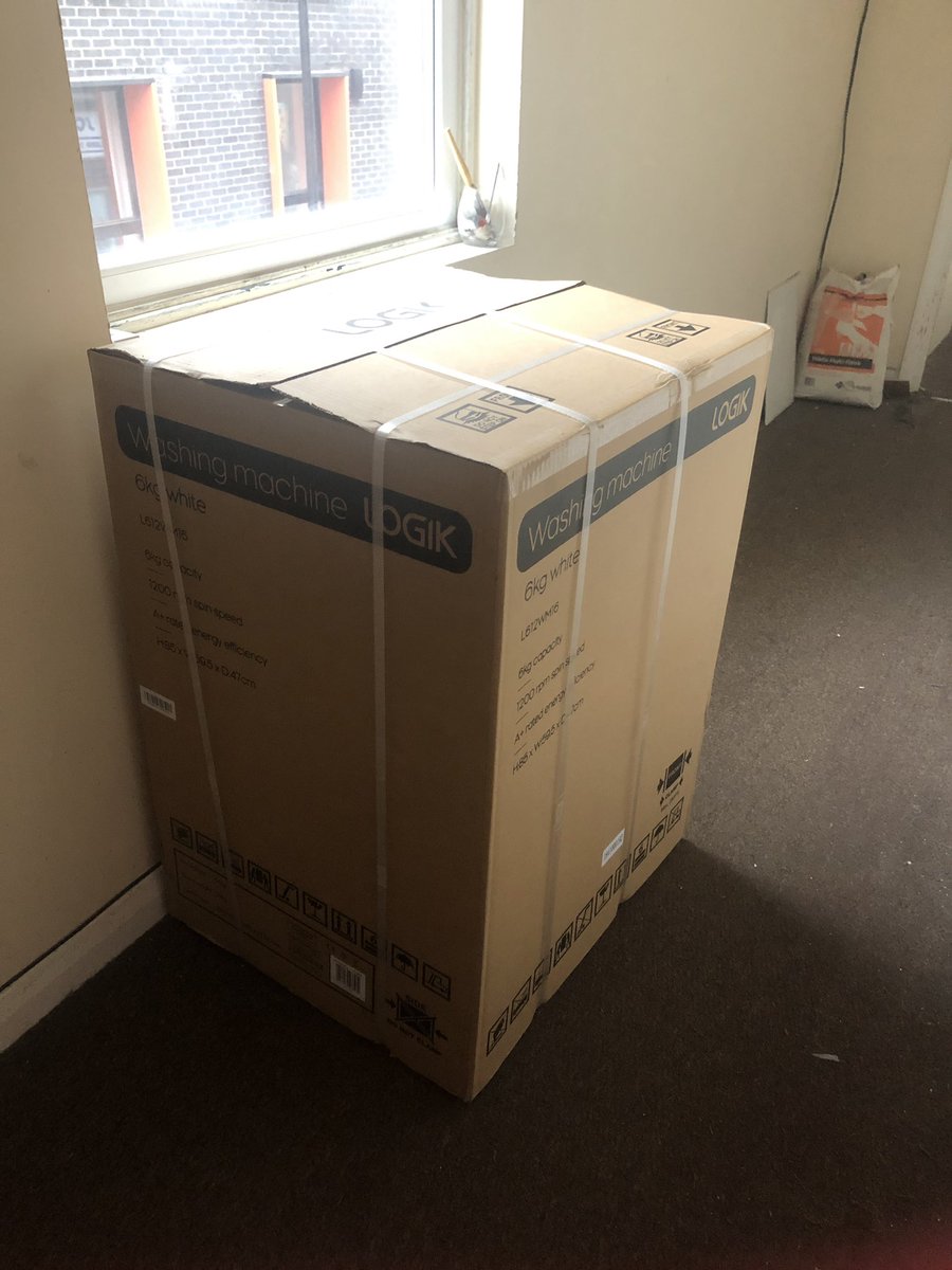 CharliAmakeup's tweet photo. @TeamKnowhowUK apparently you pay for installation and the washing machine gets left in the hall, I live alone so have no way of moving it. Disgusting after 40 mins on hold no one can help @curryspcworld https://t.co/9vVIKkbyZ3