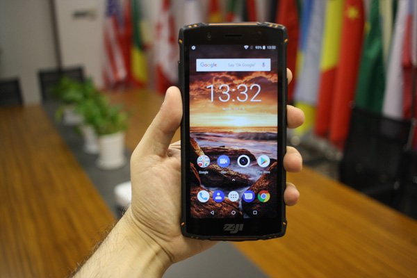 notebookitalia's tweet image. Foto e video anteprima italiana di ZOJI Z9, l'ultimo rugged-phone di HOMTOM con SoC MediaTek Helio P23, dual-camera da 21MP + 2MP e cardiofrequenzimetro incorporato sul retro. Già in vendita a circa 220 euro su TomTop notebookitalia.it/zoji-z9-rugged… #homtom #zoji #ZojiZ9 #rugged