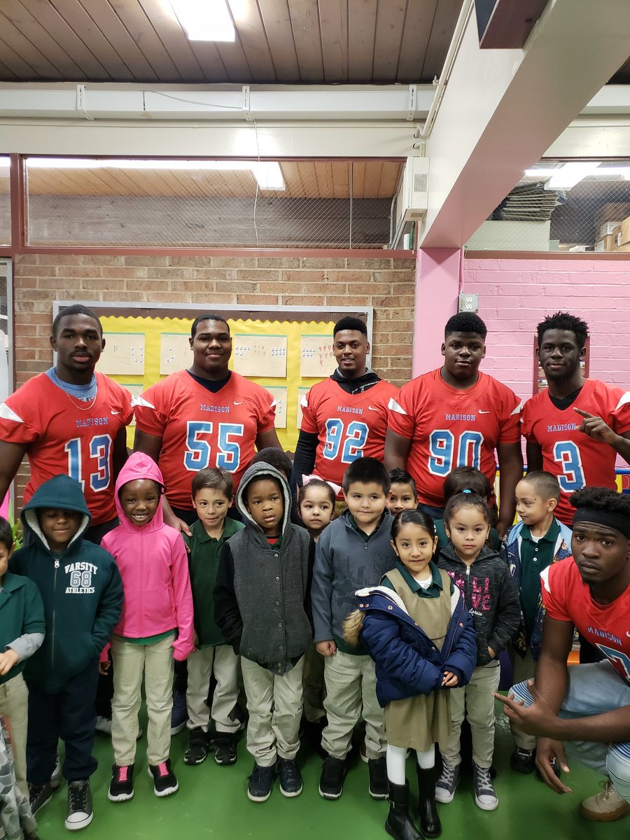 Cise46's tweet photo. Building relationships with our feeder pattern schools. More pictures. Part 2 @CastagnoliPaolo
@madisonmarlins @HISDSupe @TeamHISD
#CommunityIsImportant #HobbyElementary #MadisonFootball
#GivingKidsADream
#HobbyElementary https://t.co/jUsCuGckGy