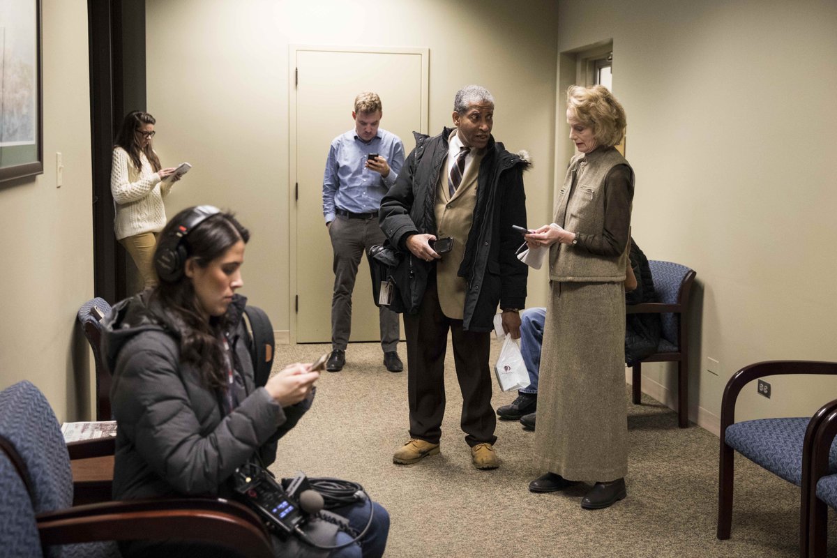 Ashlee_Rezin's tweet image. Reporters have gathered outside the City Hall office of Ald. Ed Burke (14th), where federal agents showed up unannounced this morning and brown paper covers the windows. @fspielman reports: bit.ly/2KIzgRr