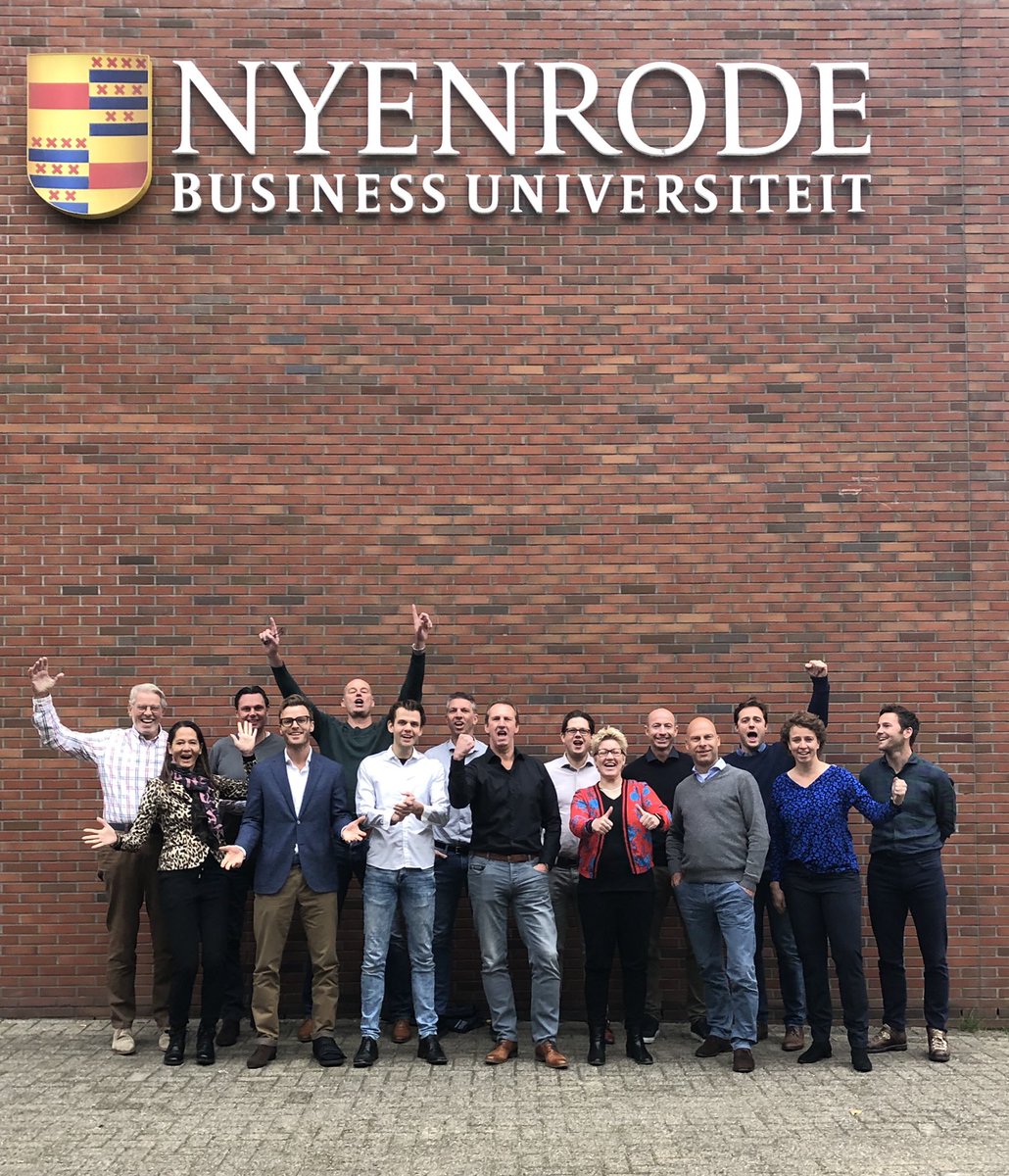 sportslins's tweet photo. Geslaagde afronding van eerste module ‘Leading Entrepreneurship and Innovation in Sports’ met vierde lichting Sports Leadership Program. Mooie groep deelnemers uit topsport, bedrijfsleven en zorg!#leadership https://t.co/jkqcEugPrr