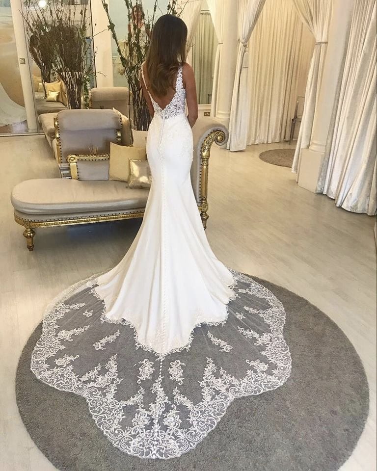New Arrival✨

Our 'Bellisima' gown is sure to make a statement with its detailed laser cut train.
Who else loves a statement train?