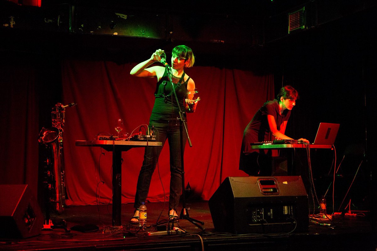#tbt Le concert incroyable de Jane/KIN, nos artistes invitées de 2018 ! Les artistes innovantes Ana Dall'Ara-Majek et <a href="/idatoninato/">Ida Toninato</a> ! // Our incredible concert with our 2018 guest artists Jane/KIN! Innovative artists Ana Dall'Ara-Majek and <a href="/idatoninato/">Ida Toninato</a>! #throwbackthursday #lmcml