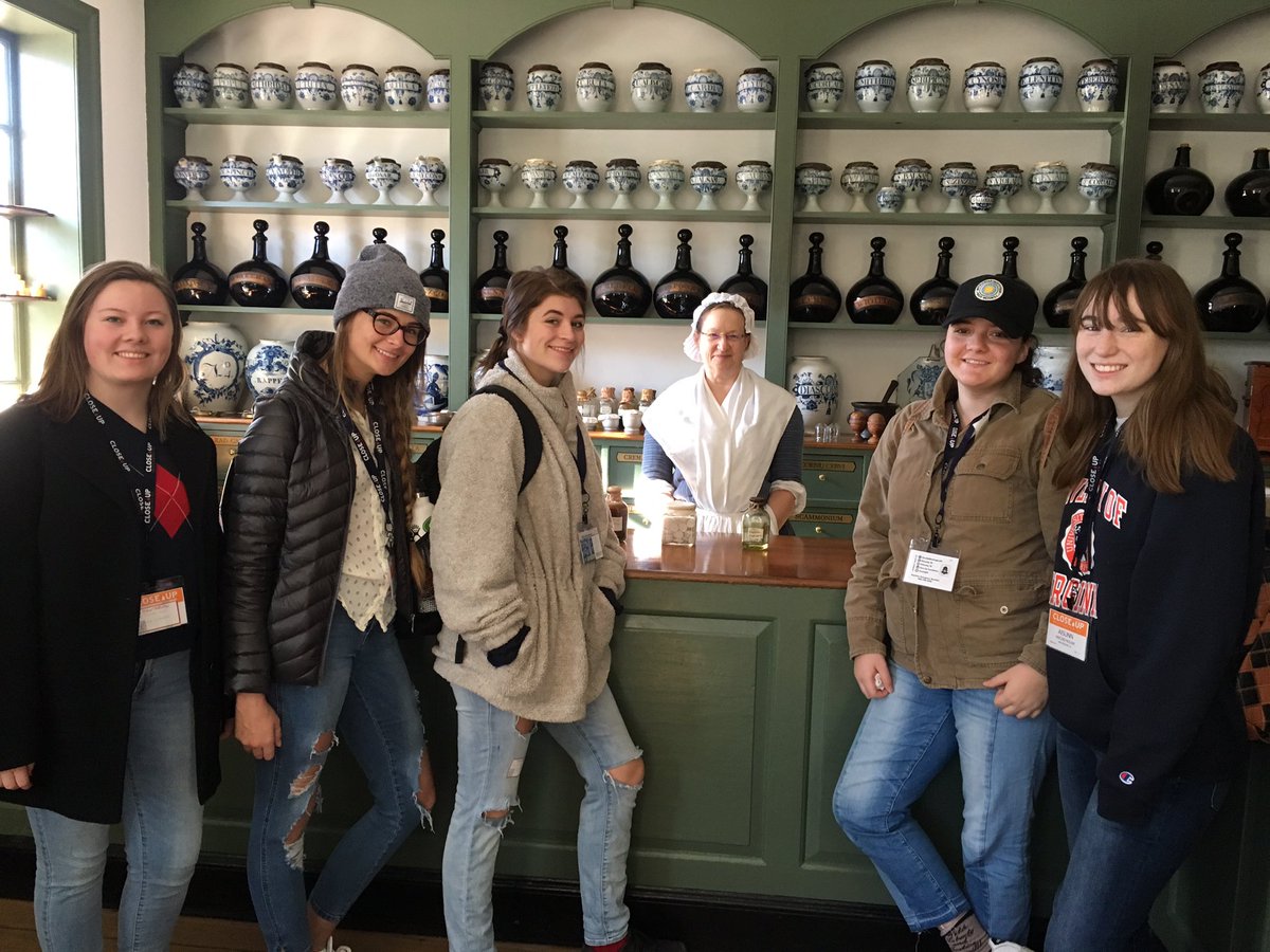 CUkatieC's tweet photo. Our @CloseUp_DC students visiting the apothecary in @colonialwmsburg ! https://t.co/c0jxWdv3P5