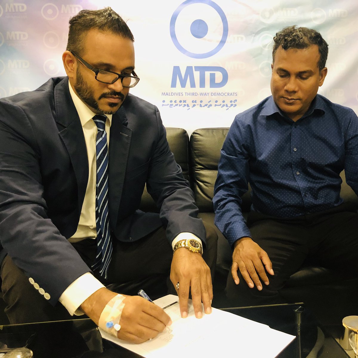 MTDSecretariat's tweet photo. Maldives Third-Way Democrats party ah Raajjeyge Kureege Naib Raees @Ahmed_Adeeb miadhu soi kuravvaifi! Mi party ah emme furathama soi kurevvy Adeeb!

#Member001 https://t.co/gF2GrjOpaH