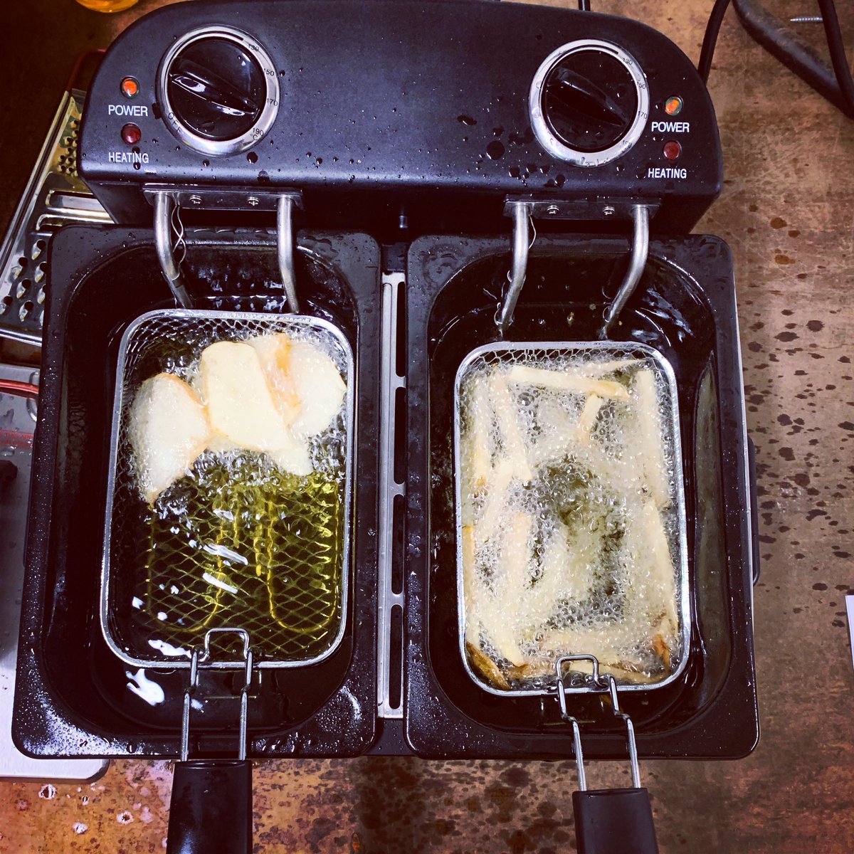 GrampianGrowers's tweet photo. Frying our European and GPS varieties to see how they perform as French Fries and Crisps. Looking mainly at fry colour and texture🍟 #Frying #Crisping https://t.co/kasJ0a4lqV