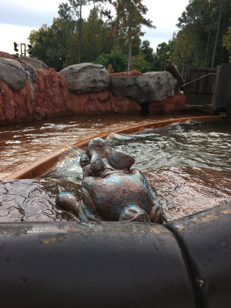 Front row!!!! 😳 #splashmountain