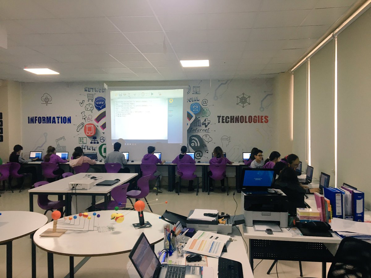 ilkererdevil's tweet image. Hayatımızın her alanını teknolojik aletler işgal etmiş durumda. Kullandığımız en küçük teknolojik aletin bile arkasında binlerce satır kod var. Kod yazmak, uzmanlara göre, öğrencileri analitik düşünen, mantıklı ve bilimsel insanlar yapacak. 🖥 @codeorg @codeorgtr #smallbasic #C++