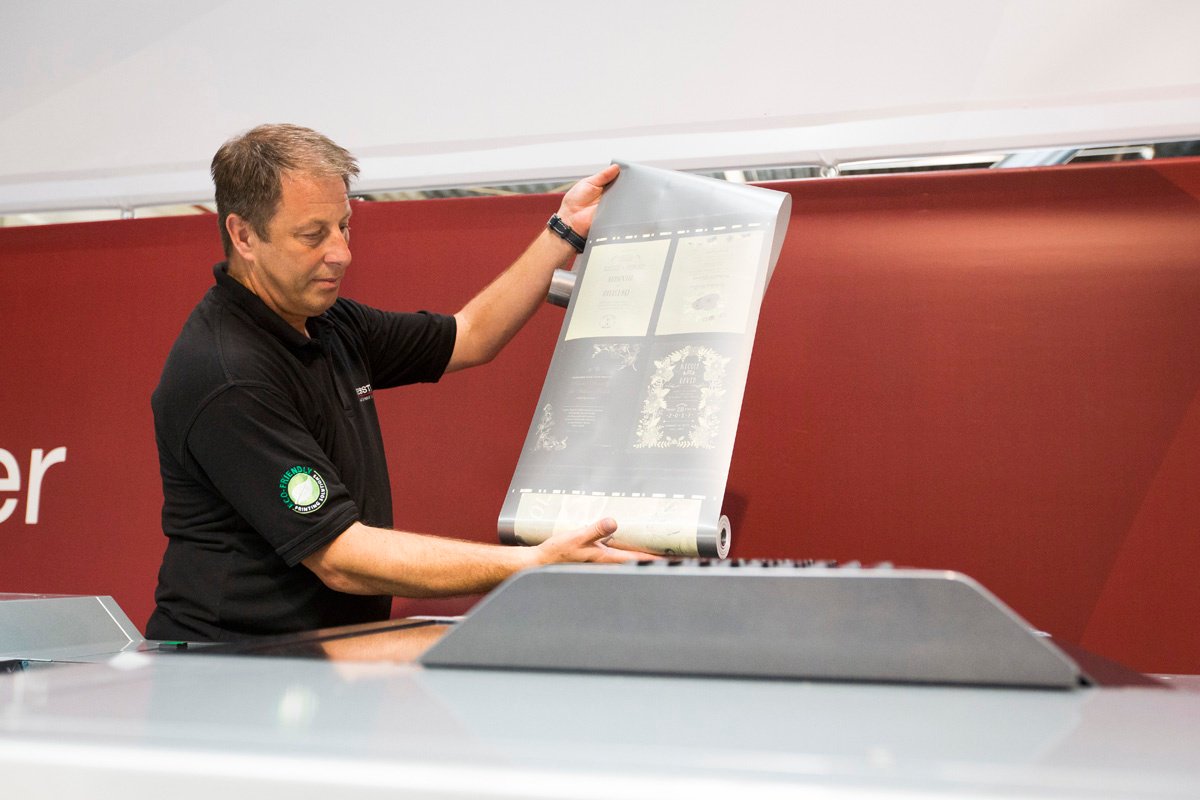 Presstek's tweet photo. In addition to waterless printing and on-press imaging, the DI streamlines your printing process even further with simultaneous imaging and cleaning. Learn more here: https://t.co/vYB1HNs1ZW https://t.co/TcYtmuajSE
