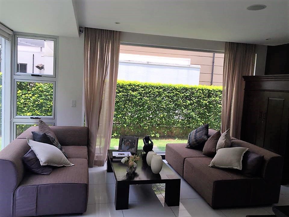 RealtyJcfrancis's tweet image. Casa en Condominio, Santa Ana:

- 3 dorm c/AC + Cto. Servicio
- Terraza p/BBQ, ático
- Línea blanca
- Casa Club, Cancha de Tennis, Piscina

Alquiler $ 2.200
Venta $ 330.000

DM or jcfrancis@financier.com

#CostaRica #BienesRaices #RealEstate