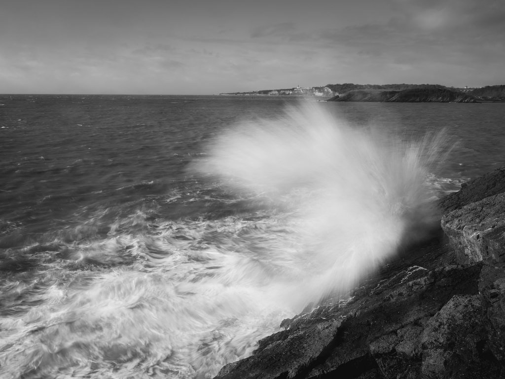 WelshPhotos's tweet photo. Rhoose & Porthkerry from Friars Point, Barry Island #barryisland #friarspoint #sea #seascape #wave #surf #pentax #k1 #benro #b5head @WalesOnline @walesdotcom @ItsYourWales @wonderfulwales @visitwales @PENTAXIAN @ricohimaging_jp @Benro_UK @Barrybados @_BARRYISLAND_ https://t.co/mPgdmIbApl