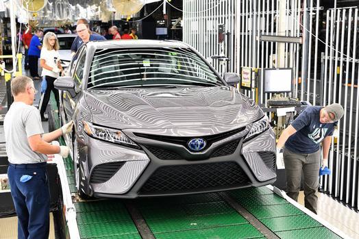 Toyota USA #ByTheNumbers:
– 137,000 people in the U.S. 
– 1.2 million vehicles produced last year
– 10 manufacturing plants including the largest in the world in Georgetown, KY ⬇