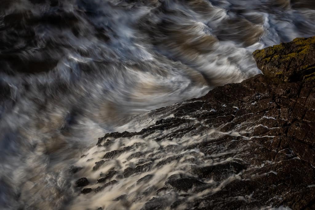 WelshPhotos's tweet photo. Rhoose & Porthkerry from Friars Point, Barry Island #barryisland #friarspoint #sea #seascape #wave #surf #pentax #k1 #benro #b5head @WalesOnline @walesdotcom @ItsYourWales @wonderfulwales @visitwales @PENTAXIAN @ricohimaging_jp @Benro_UK @Barrybados @_BARRYISLAND_ https://t.co/RPcWhNeb5g