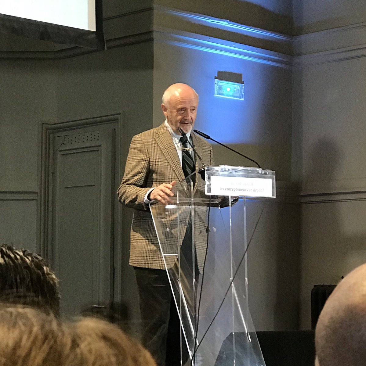 Mise en lumière pour le #climat @industrienationale. De la #COP24, on ne peut qu’espérer la mise en œuvre des #AccordsDeParis dans les programmes nationaux des 195 pays présents, et la prise en compte du dernier rapport du #GIEC. <a href="/bricelalonde/">Brice Lalonde</a>