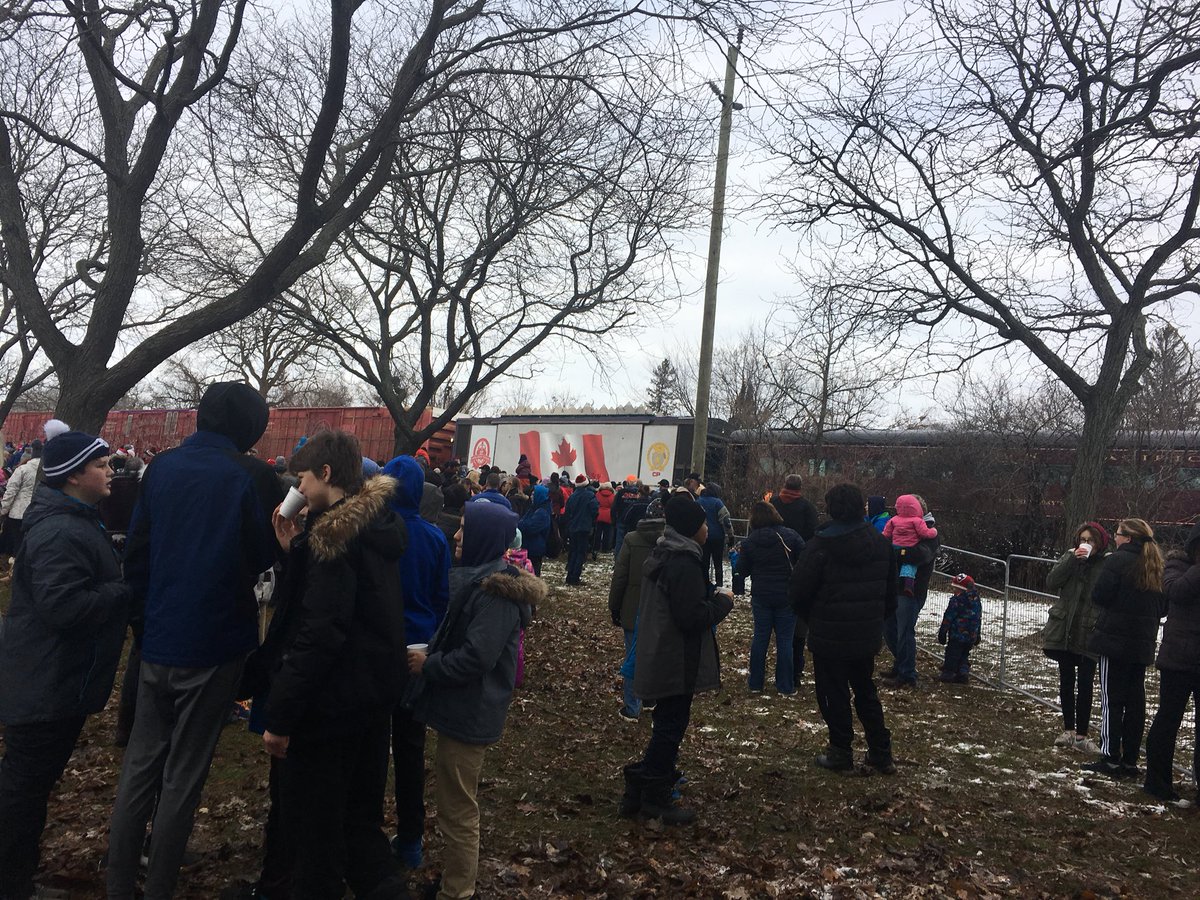 MrsHoltEES's tweet image. Great time at the Holiday Train. Even saw some old friends from PCB 💚 @MrRiversPCB #holt1819 #goodexercise #holidaytrain2018