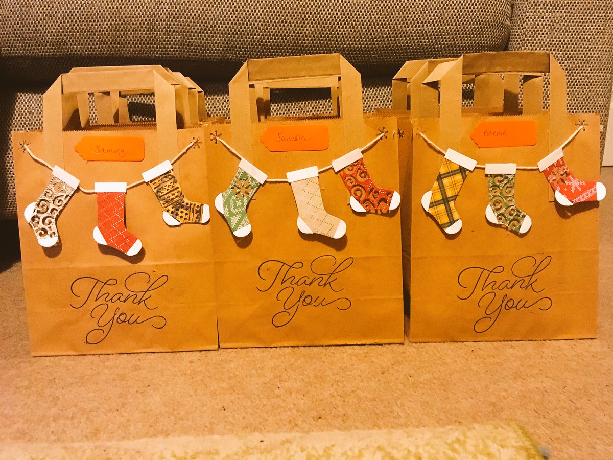 Last orders of the month ready to go! Lee and cole did a fantastic job putting the bags together...
Kieva helped put the tags on 😂 #ESSENS #GBP #Perfume #handmadebags #Wowie