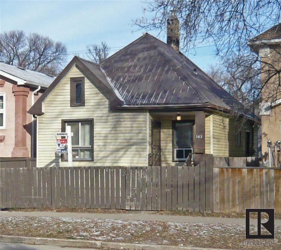 PerformanceMB's tweet photo. See a virtual tour of one of our newest #listings 363 Redwood AVE #Winnipeg #MB  https://t.co/M3AAXMaElu https://t.co/4jlo8j7BrC