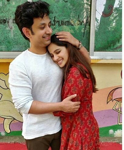 PriyaBUniverse's tweet image. Gud evening #Baptians.. Our favorite #PriyaBapat has shared this cutee photo with an Exciting caption, 😍😍
"एक गुड न्यूज आहे.#Feelingblessed"

@bapat_priya @kamat_umesh ❤

 Fans, what do you think..?? 
 What's  this #goodnews?
  R u excited or not..??