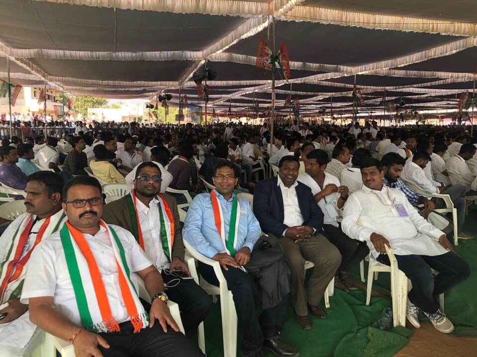 ToincUsa's tweet photo. #TOINCUpdates: A team of #NRI’s lead by Mr. @rayadasm and Dr.@mohdjameel1234 campaigned in #Armoor, the moments from the @RahulGandhi’s public meeting. Kudos to team for their effort to bring the vision of #RahulGandhi to every citizen of #Armoor.
#TelanganaAssemblyElections2018 https://t.co/FM90D0lyGe