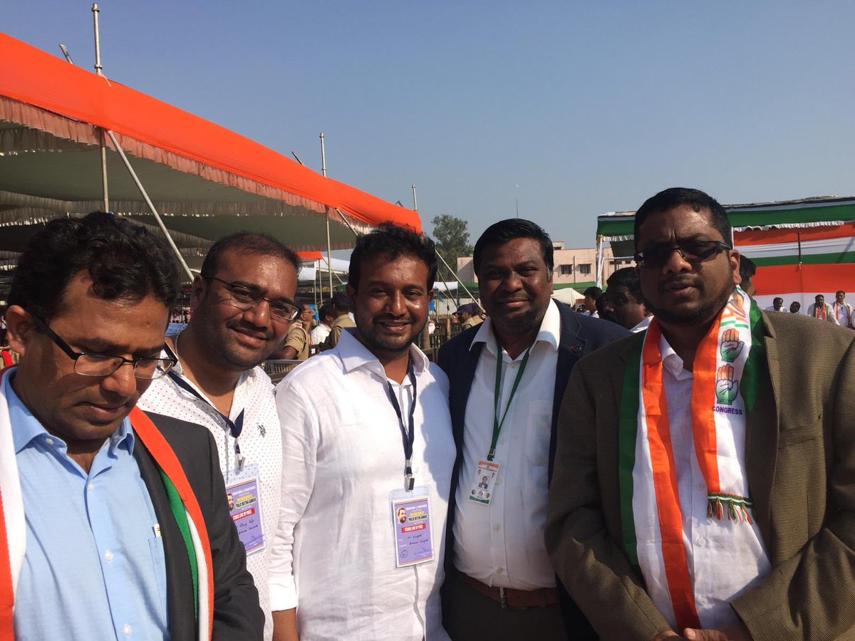 ToincUsa's tweet photo. #TOINCUpdates: A team of #NRI’s lead by Mr. @rayadasm and Dr.@mohdjameel1234 campaigned in #Armoor, the moments from the @RahulGandhi’s public meeting. Kudos to team for their effort to bring the vision of #RahulGandhi to every citizen of #Armoor.
#TelanganaAssemblyElections2018 https://t.co/FM90D0lyGe